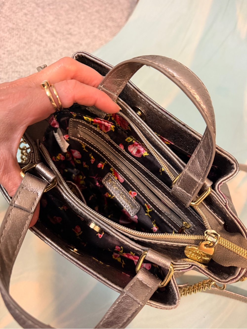 Betsey Johnson Rose Metallic Pink crossbody purse 💎 Great Shape! - Picture 5 of 8